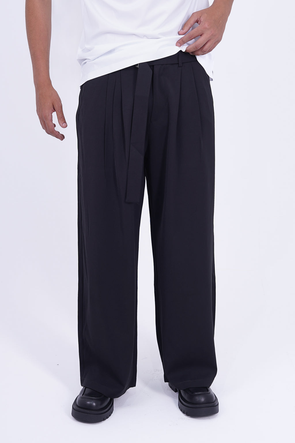 The Belted Wide-Leg Trouser Black