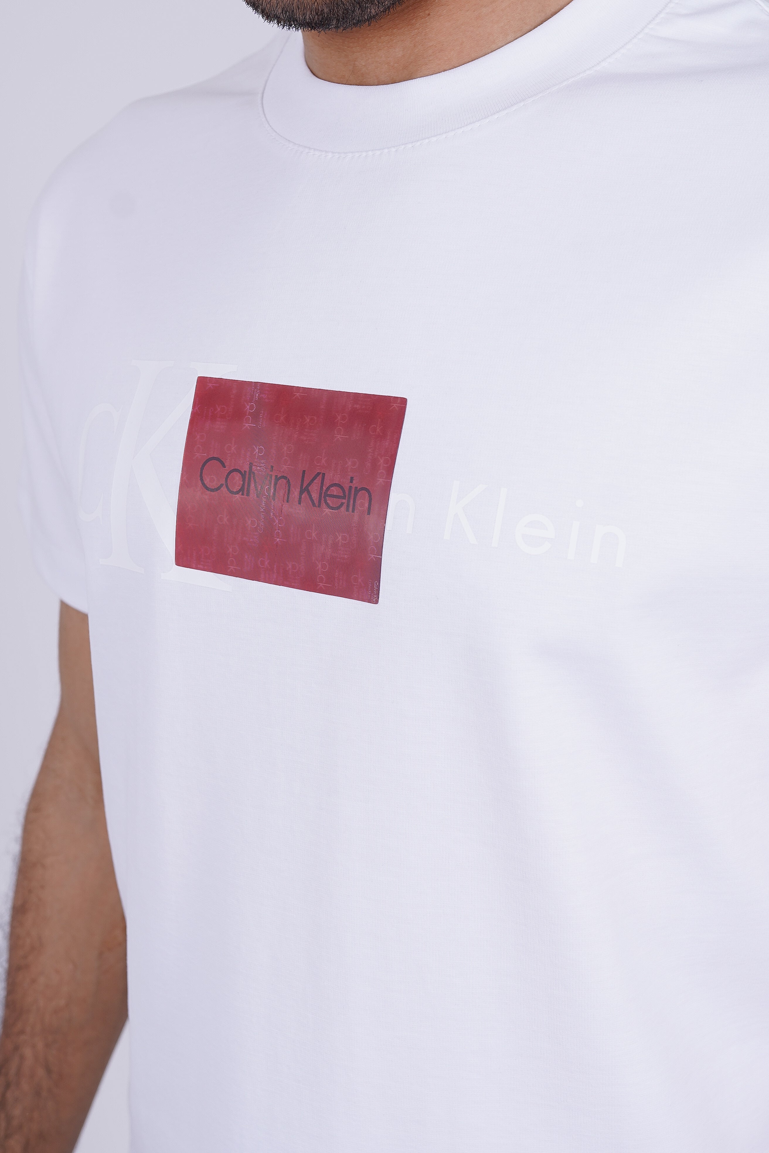 Calvin Klein Men’s Graphic Box Logo T-Shirt White – Contemporary Streetwear Essential