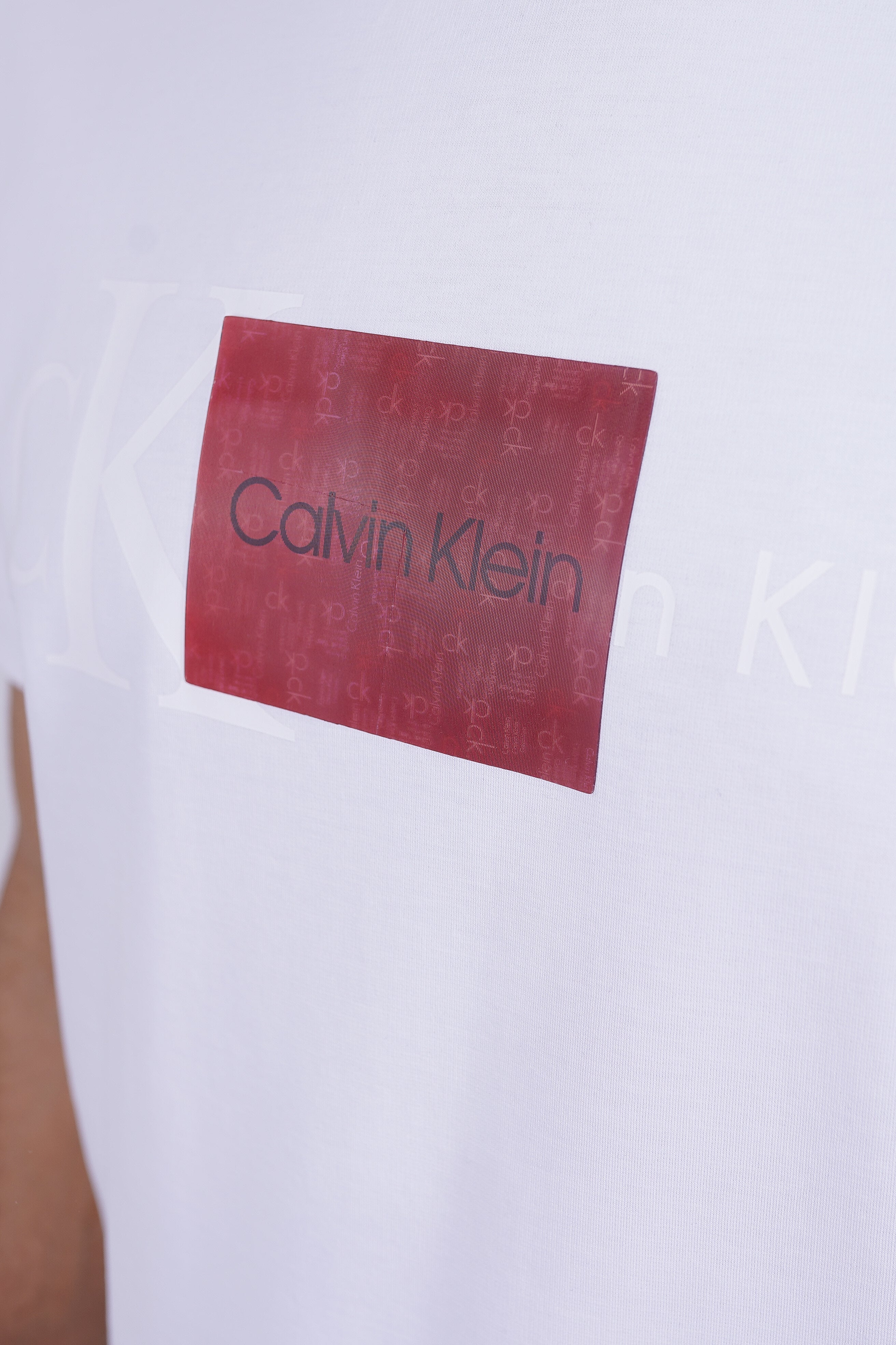 Calvin Klein Men’s Graphic Box Logo T-Shirt White – Contemporary Streetwear Essential