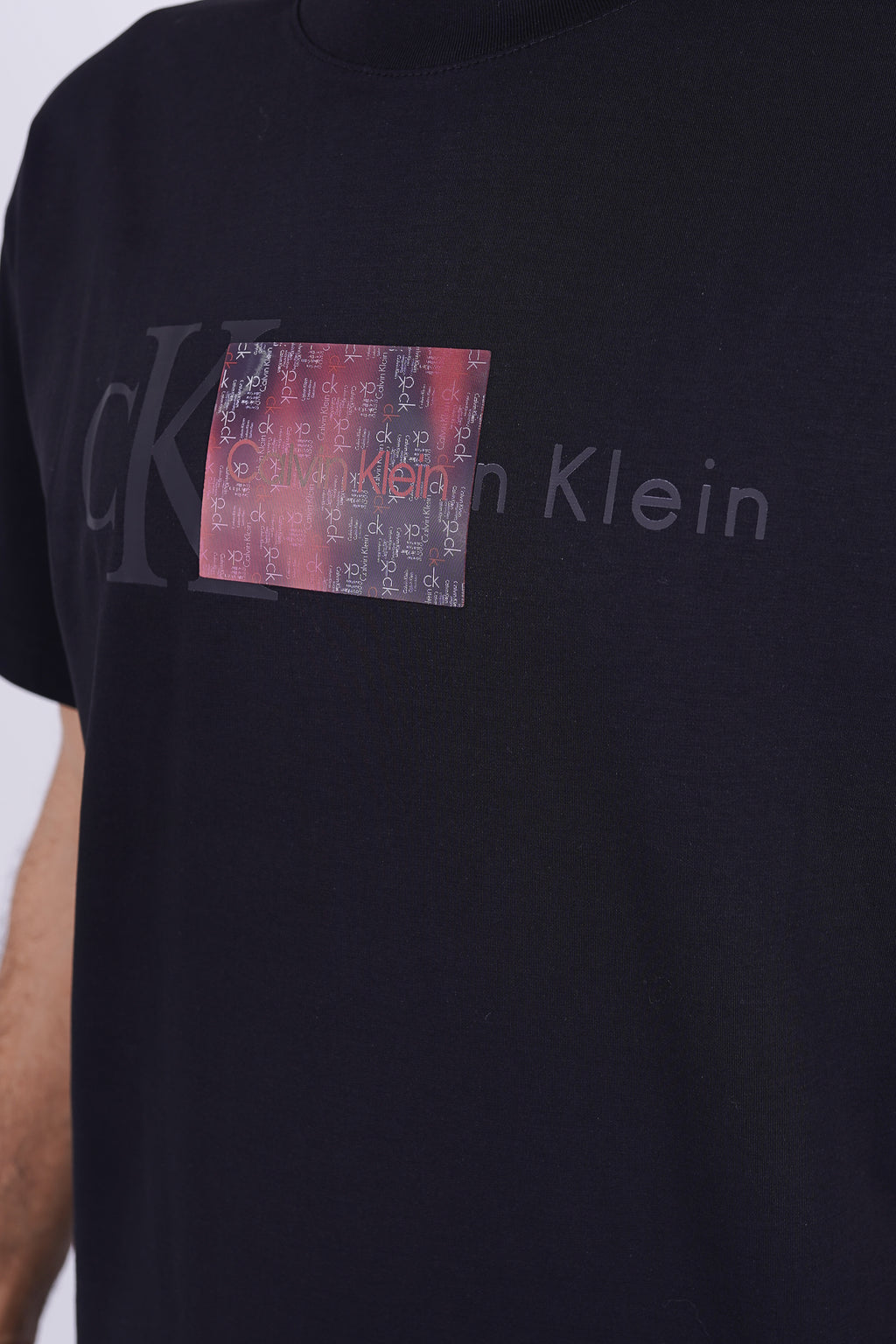 Calvin Klein Men’s Graphic Box Logo T-Shirt – Contemporary Streetwear Essential