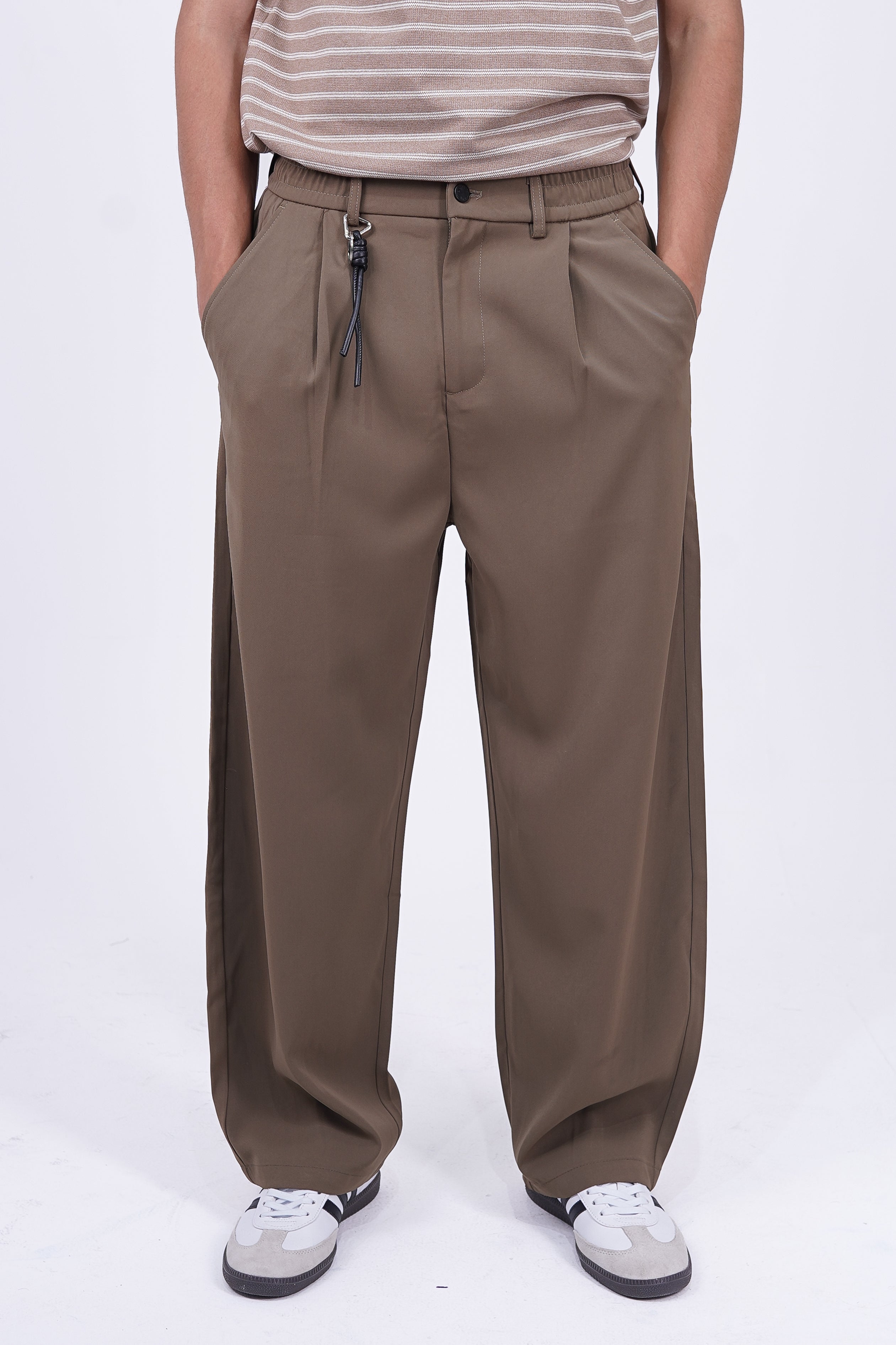 The Essential Pleated Relaxed Trouser
